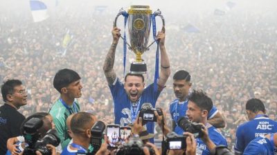 Daftar Penghargaan Super League 2025/2026, Pelatih Persib Best Coach