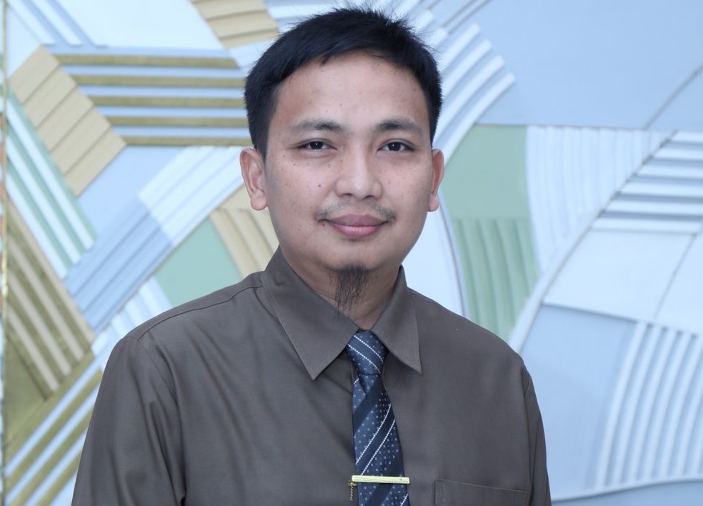 prof. eka 1223x1536 1
