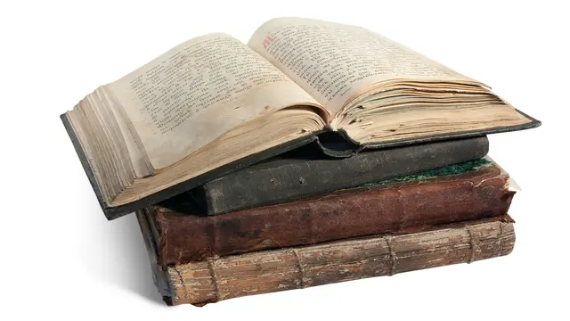 061524300 1698120206 old opened book is christian psalter