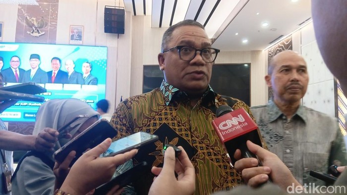 ketua tim penanggung jawab snpmb eduart wolok usai konferensi pers pengumuman hasil uybk snbt 2026 di graha kemdiktisaintek jl 1779699885034 169