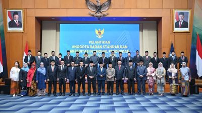 Mendikdasmen Lantik Anggota BSANP, Perkuat Fondasi Penjaminan Mutu Pendidikan Nasional