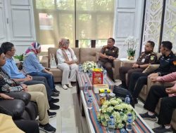 DP3AKB Jawa Barat – Tim Hukum Jabar Istimewa Dampingi Saksi Korban TPPO dalam Persidangan di Maumere