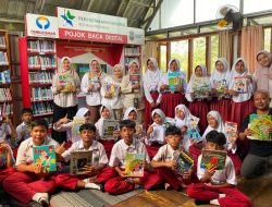 Kepala Kantor Pengelolaan Perpustakaan Unpad Sharing bersama Komunitas Gada Membaca